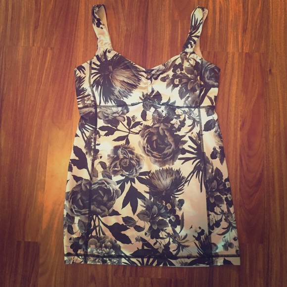 Lululemon floral top