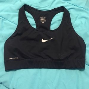 Nike sports bra size small