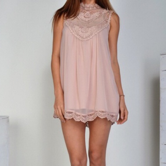 Blush colored dress with crochet trim - Picture 2 of 4