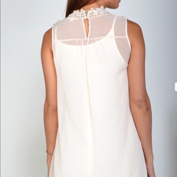 Blush colored dress with crochet trim - Picture 4 of 4