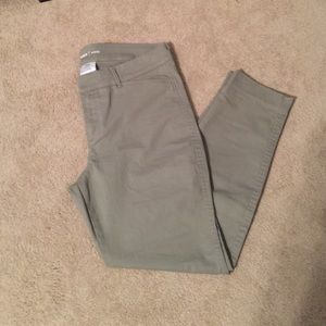 Old Navy Pixie Chino