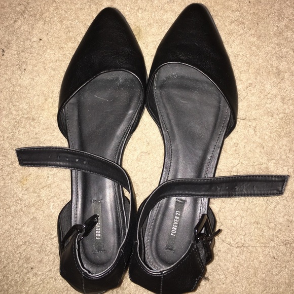 Black pointed flats