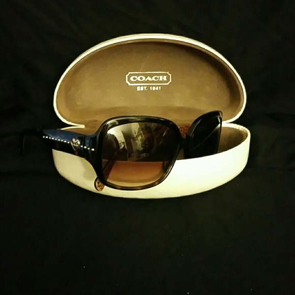 Coach Sunglasses. Clean  & no scratches.Case incl.