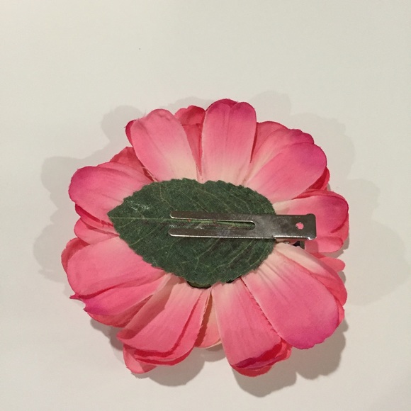 New Pinup Rockabilly Vintage Skull Cameo Hair Clip - Picture 2 of 2