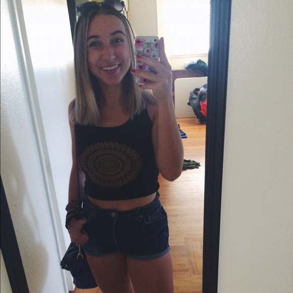 Meet your Posher, Julia