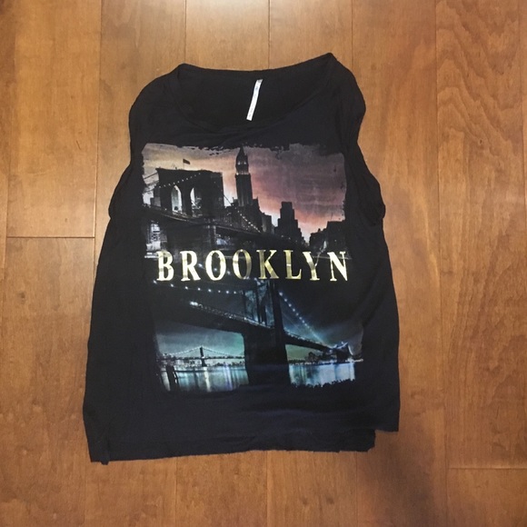 A graphic tank