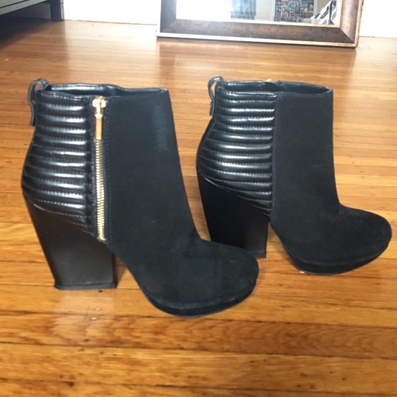 Steve Madden black booties