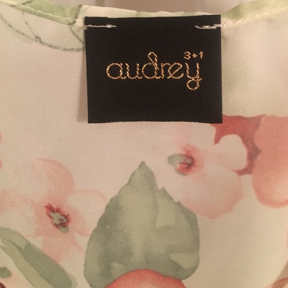 Sheer Floral Crop Top Blouse - Picture 3 of 4