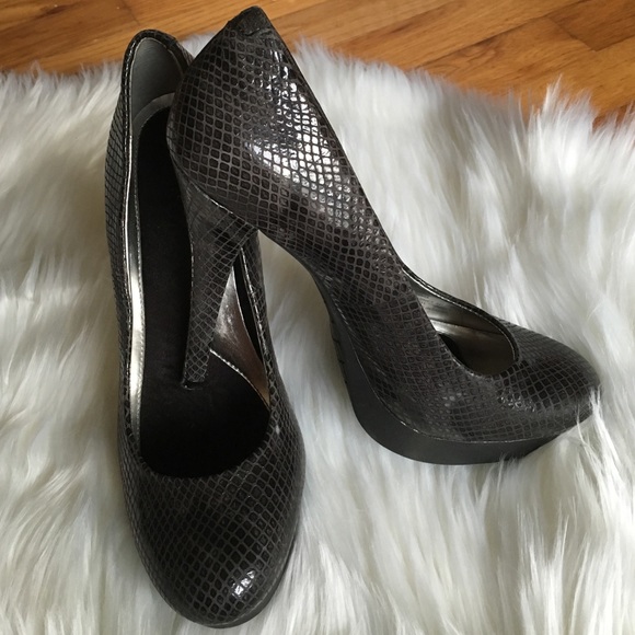 Calvin Klein pumps, sz 6, never worn outside home
