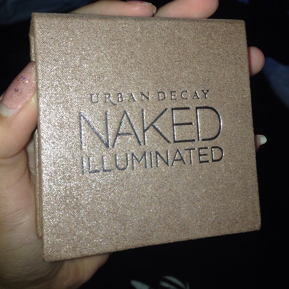 SOLD❤️ Urban Decay Naked Illuminated in Shade Aura - Picture 1 of 4