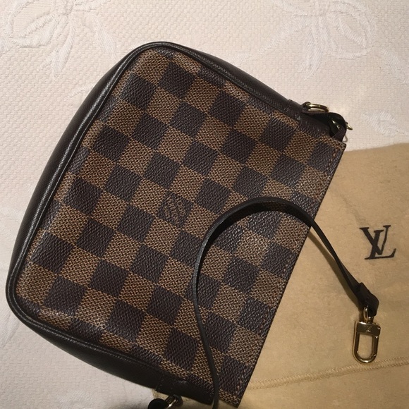 Beautiful . Mint condition. Damier Brown satchel