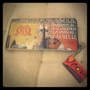 New full zip wallet with tags