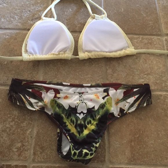 bikini - Picture 2 of 2
