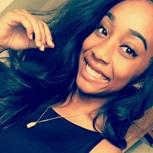 Meet your Posher, Leila