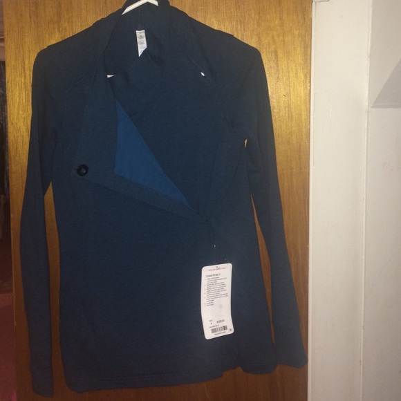 NWT Lululemon Coast Wrap II size 4