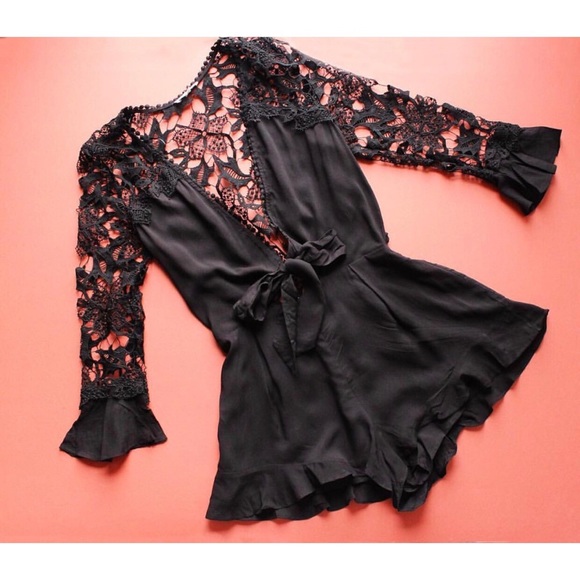 Black Floral Crochet Lace Bell Sleeve Romper - Picture 4 of 4