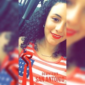 Meet your Posher, Daniela