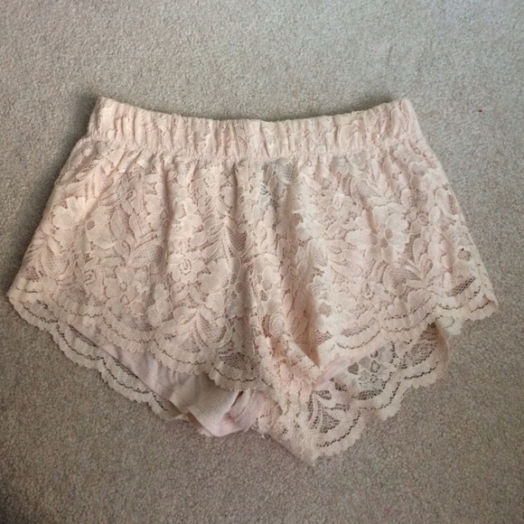 flowy cream flower shorts