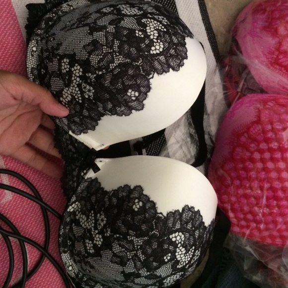 34DDD Dream Angels VS push up bra - Picture 2 of 4