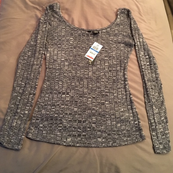 Slim fitting long sleeve