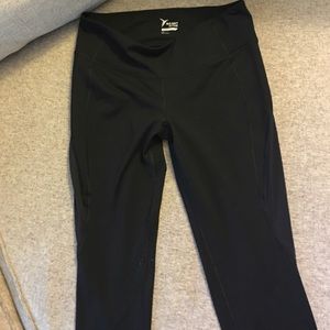 Old Navy Active Go-Dry Capri Leggings