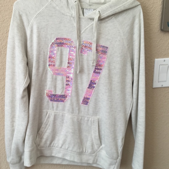 Very soft and lightweight sweatshirt