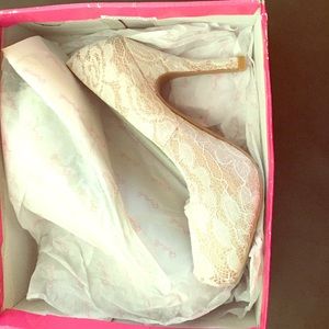 Beautiful fabric lace heels!!