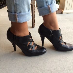 Vera Wang booties