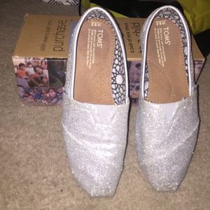 Toms