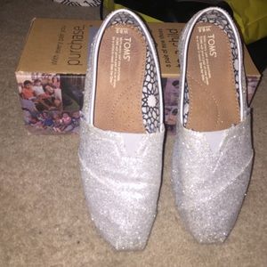 Toms