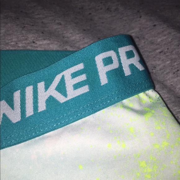 NIKE GALAXY PROS 3 INCH COMPRESSION SHORTS