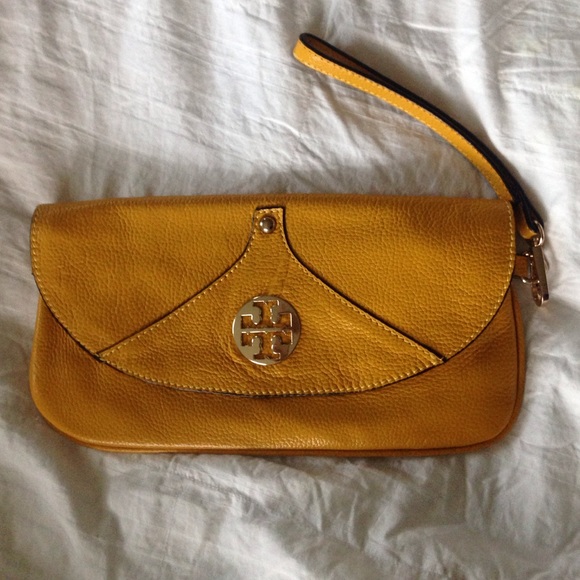 Tory Burch Handbags - Tory Burch Clutch