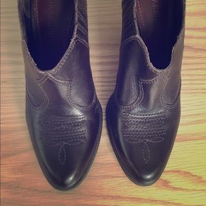 Dark brown leather Gianni Bini booties