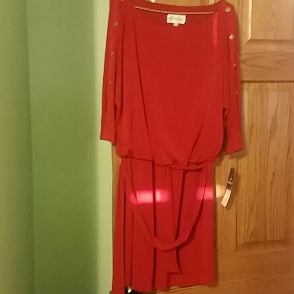 Cute red dress, with gold button on 3/4 sleeves