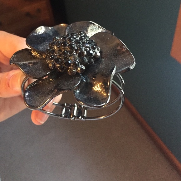 Flower blossom bracelet