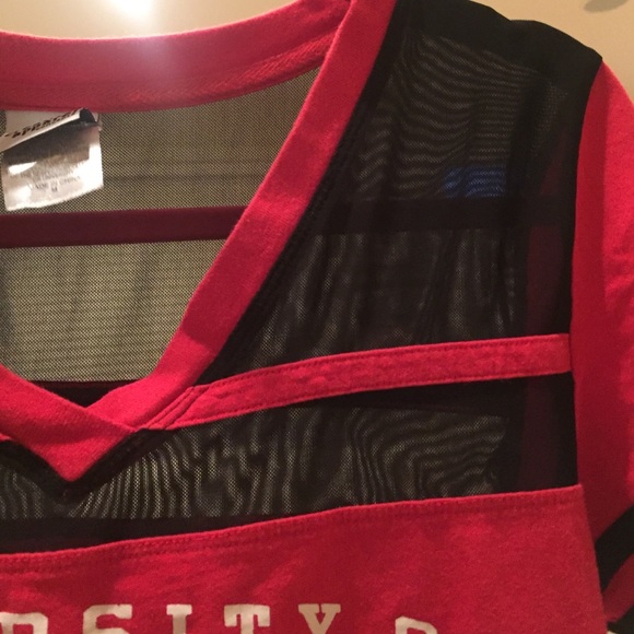 University of Georgia Tee 🌹 - Picture 3 of 3