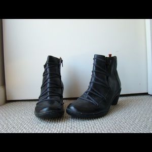 Like new Camper boots