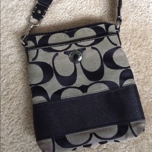 ❌SOLD❌DON'T BUY--Coach Gray & Black Cross Body