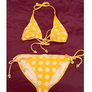 Yellow polka dot bikini 👙