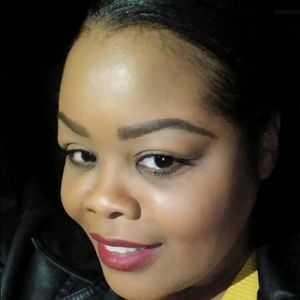 Meet your Posher, Aisha