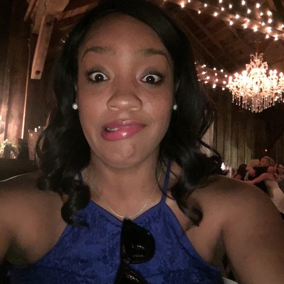 Meet your posher! Instagram: @nataliarenee - Picture 3 of 4