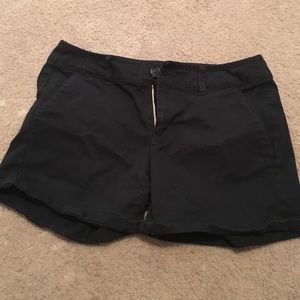 Black American Eagle Midi-Stretch Shorts.