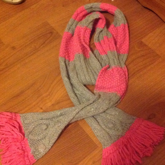 Cute and cozy VS Pink scarf