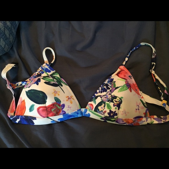 ❌SOLD ON MERCARI❌Small ++ Missy Fling Triangl Top - Picture 4 of 4