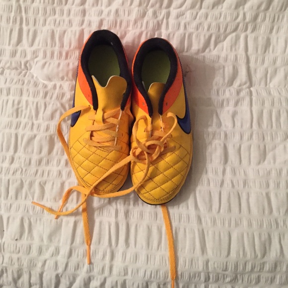 Youth 12 Soccer shoes