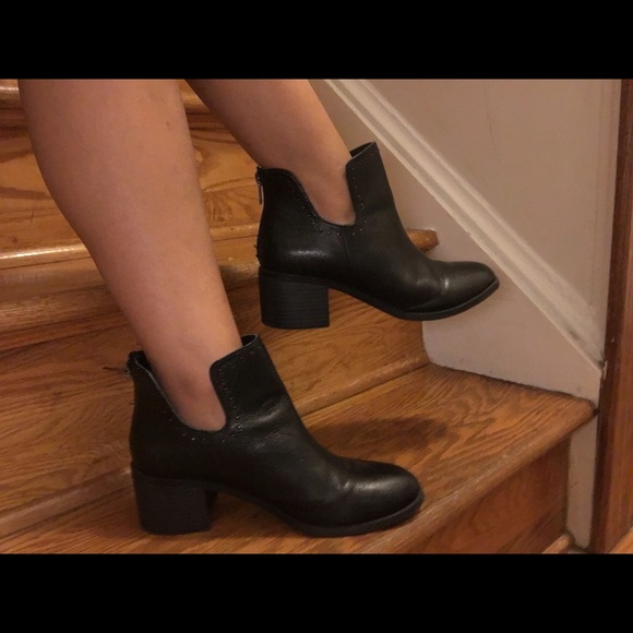 Steve Madden black with side cutouts Bootie