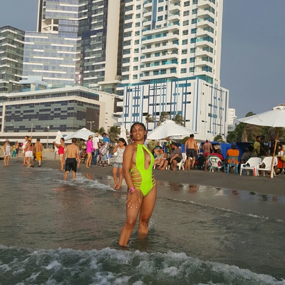 Black strappy sexy swimsuit one pieces - Picture 3 of 4