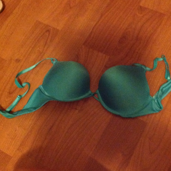 Like new VS bombshell plunge! Adds 2 cup sizes