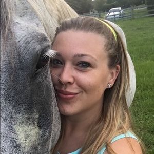 Meet your Posher, Stacy