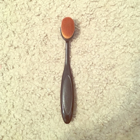 Oval Mario brush